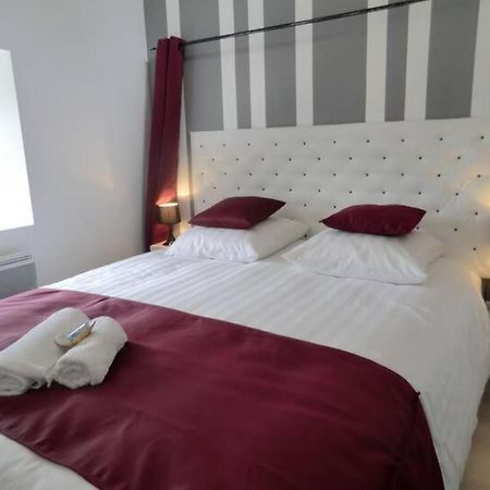 Gite Du Chateau Eclassan Luaran gambar
