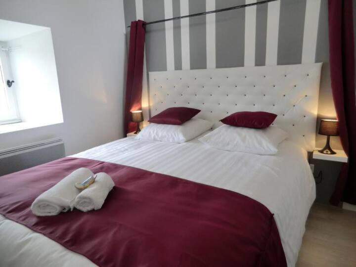 Gite Du Chateau Eclassan Luaran gambar